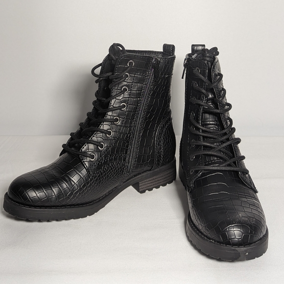 NEW Amazon Essentials Womens Lace Up Combat Boot Sz 6 black - Picture 2 of 4